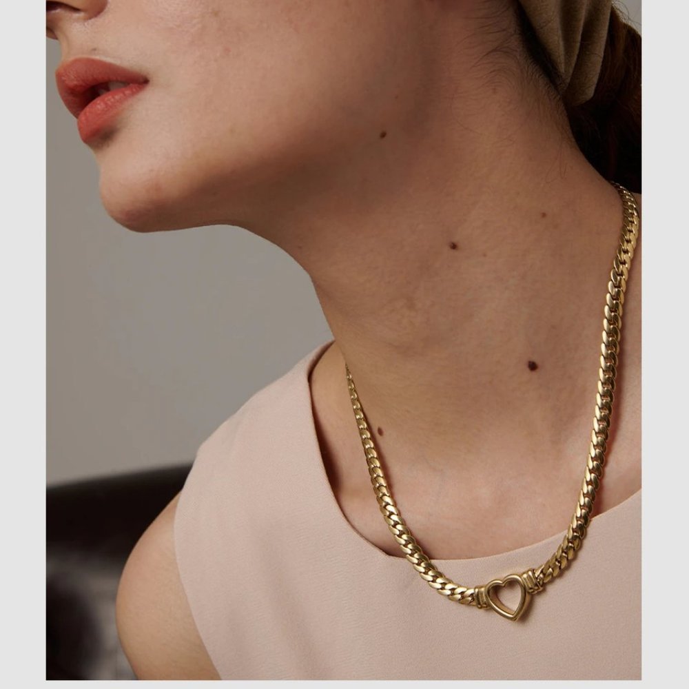 NEW 18K Gold Plated Chain Heart Necklace - Picture 2 of 4